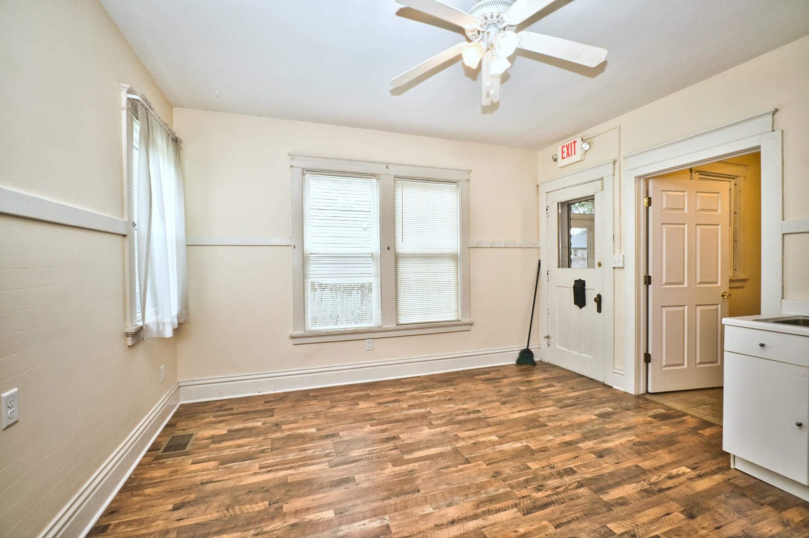 155 Chicago Road Oswego, IL 60543 - Photo 16 of 25