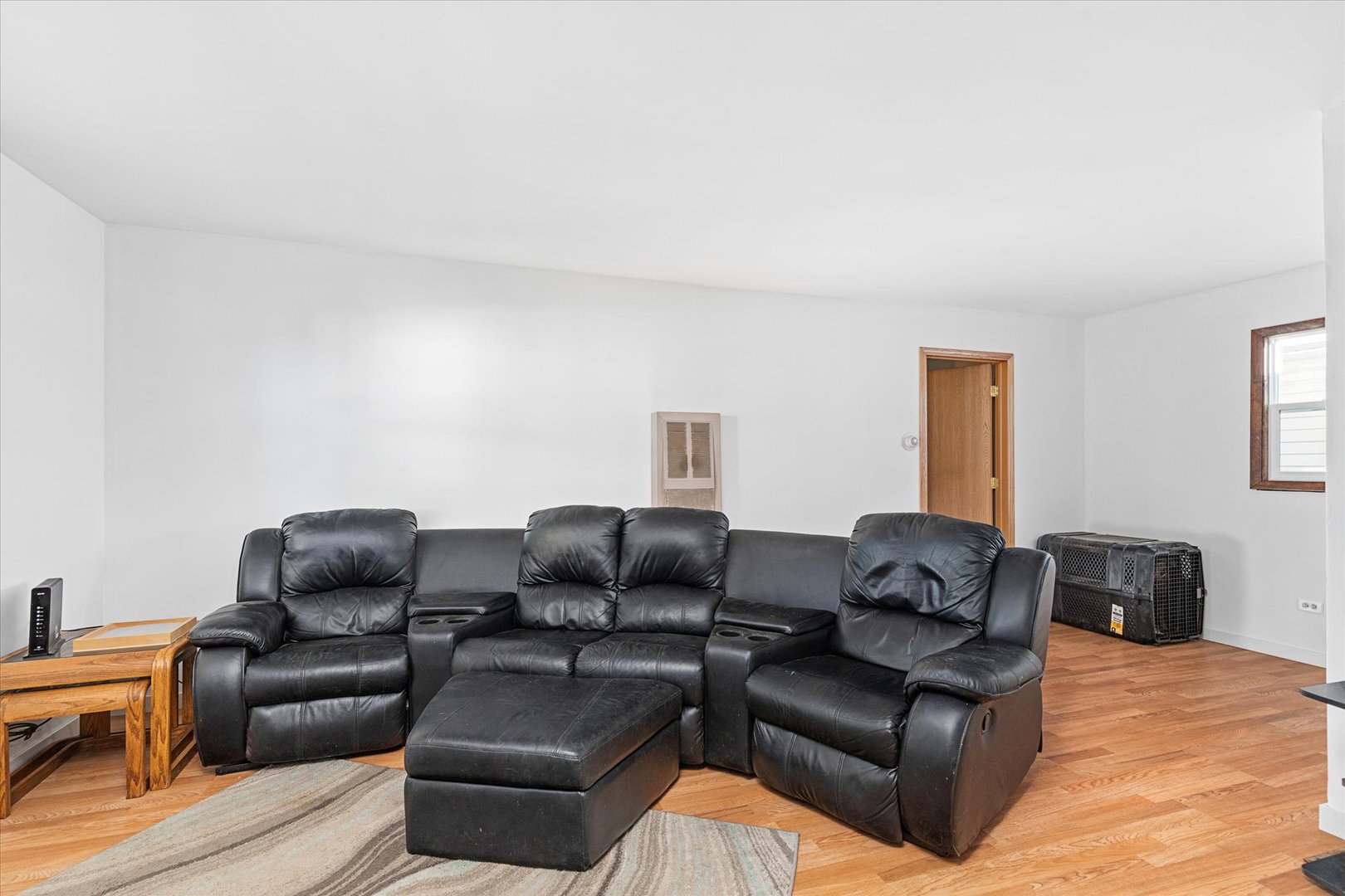 6236 Washington Street Chicago Ridge, IL 60415 - Photo 12 of 32 a living room with furniture