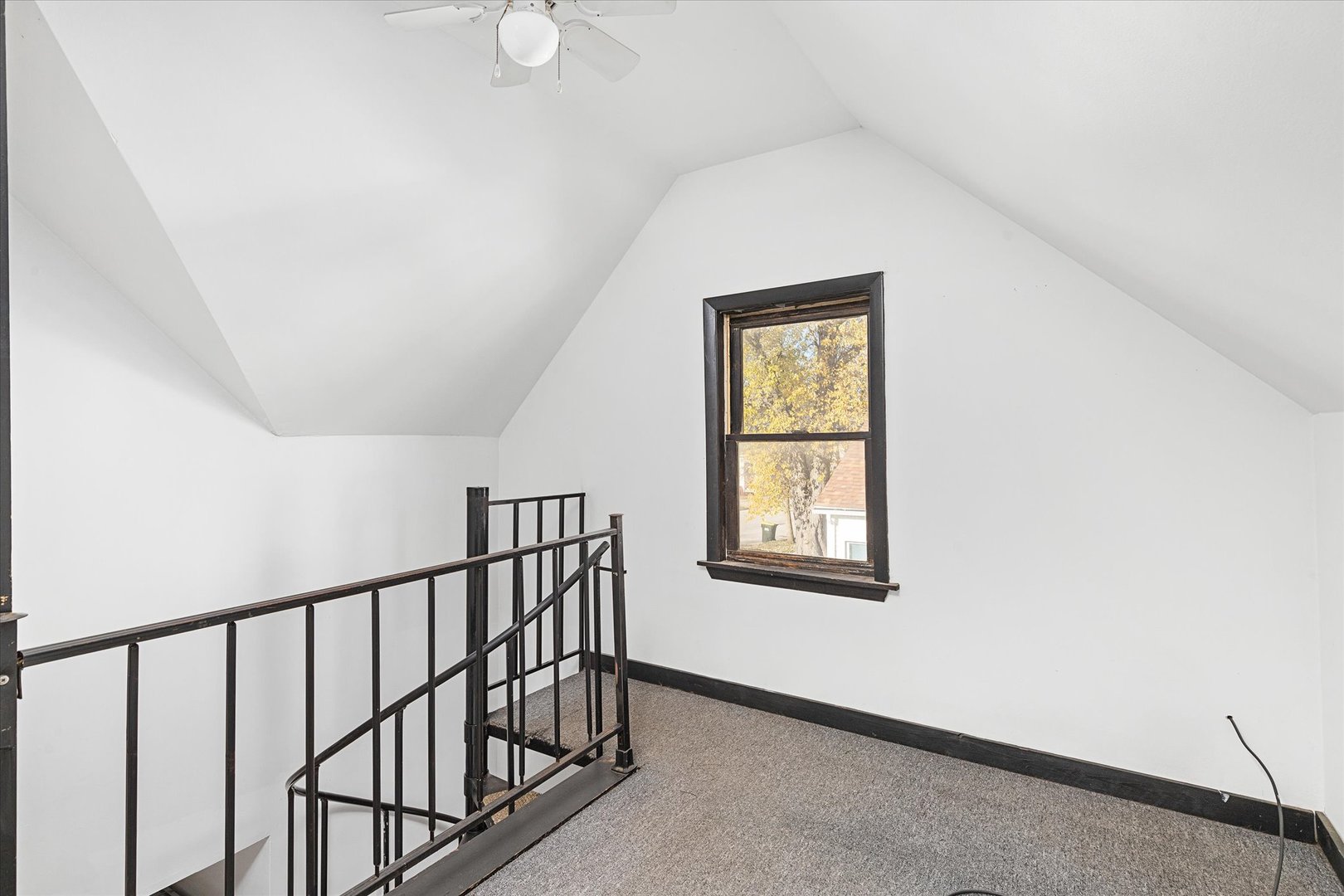 6236 Washington Street Chicago Ridge, IL 60415 - Photo 27 of 32 a view of a hallway with windows