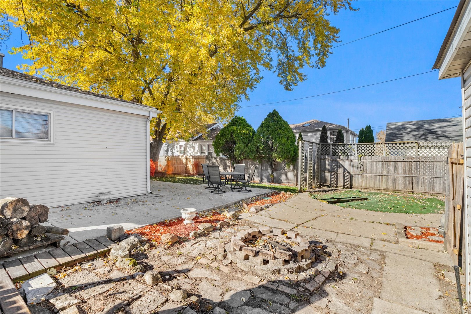 6236 Washington Street Chicago Ridge, IL 60415 - Photo 28 of 32 a backyard of a house with lots of green space