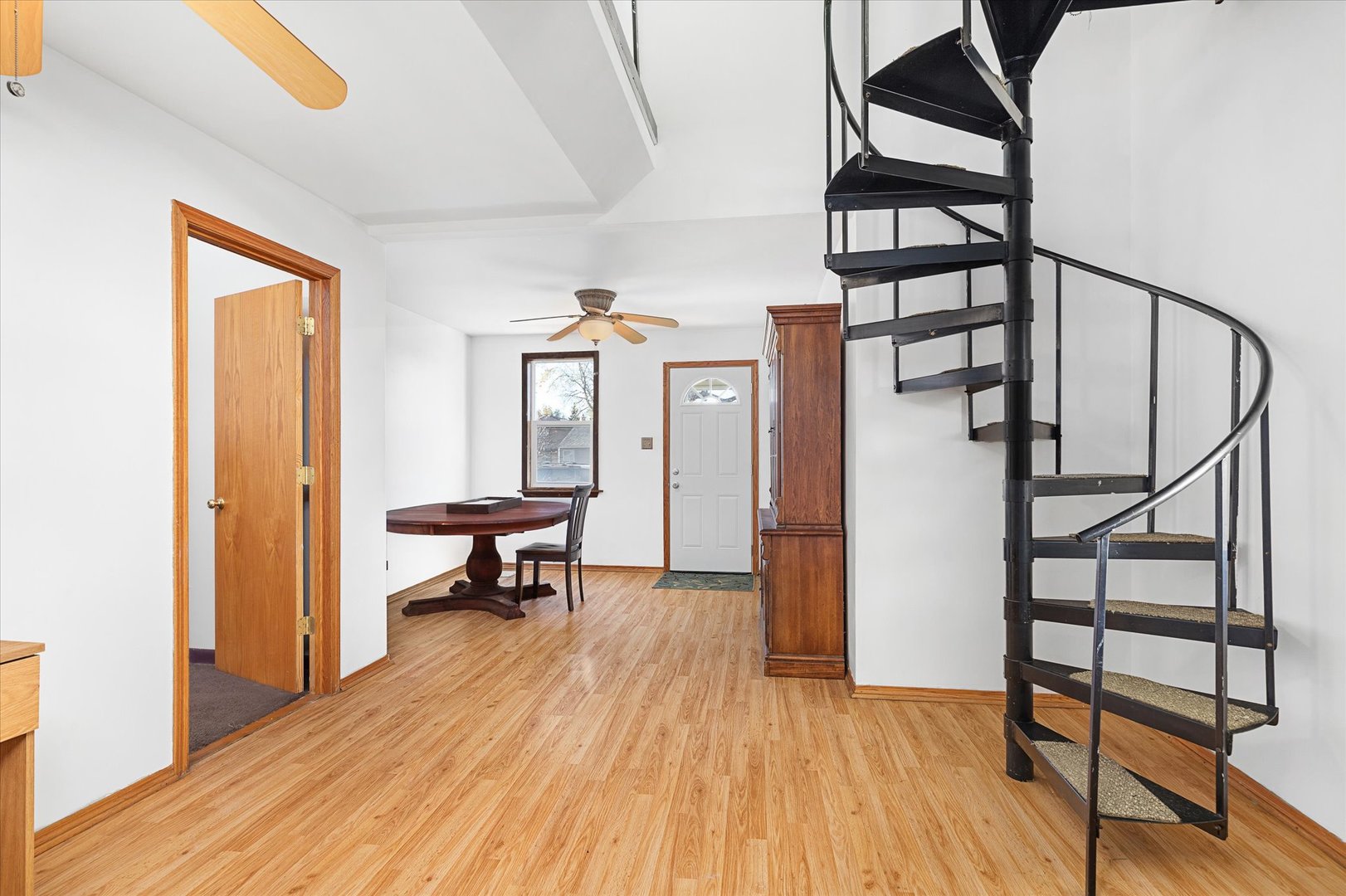 6236 Washington Street Chicago Ridge, IL 60415 - Photo 4 of 32 a view of a livingroom with furniture and hardwood floor