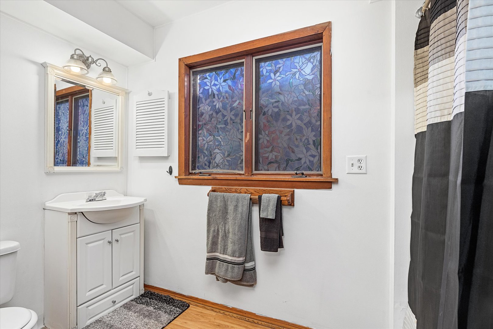 6236 Washington Street Chicago Ridge, IL 60415 - Photo 10 of 32 a bathroom with a sink a mirror and a toilet