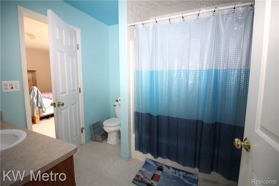 900 Miller Road Memphis, MI 48041 - Photo 16 of 28 Dual entry bathroom