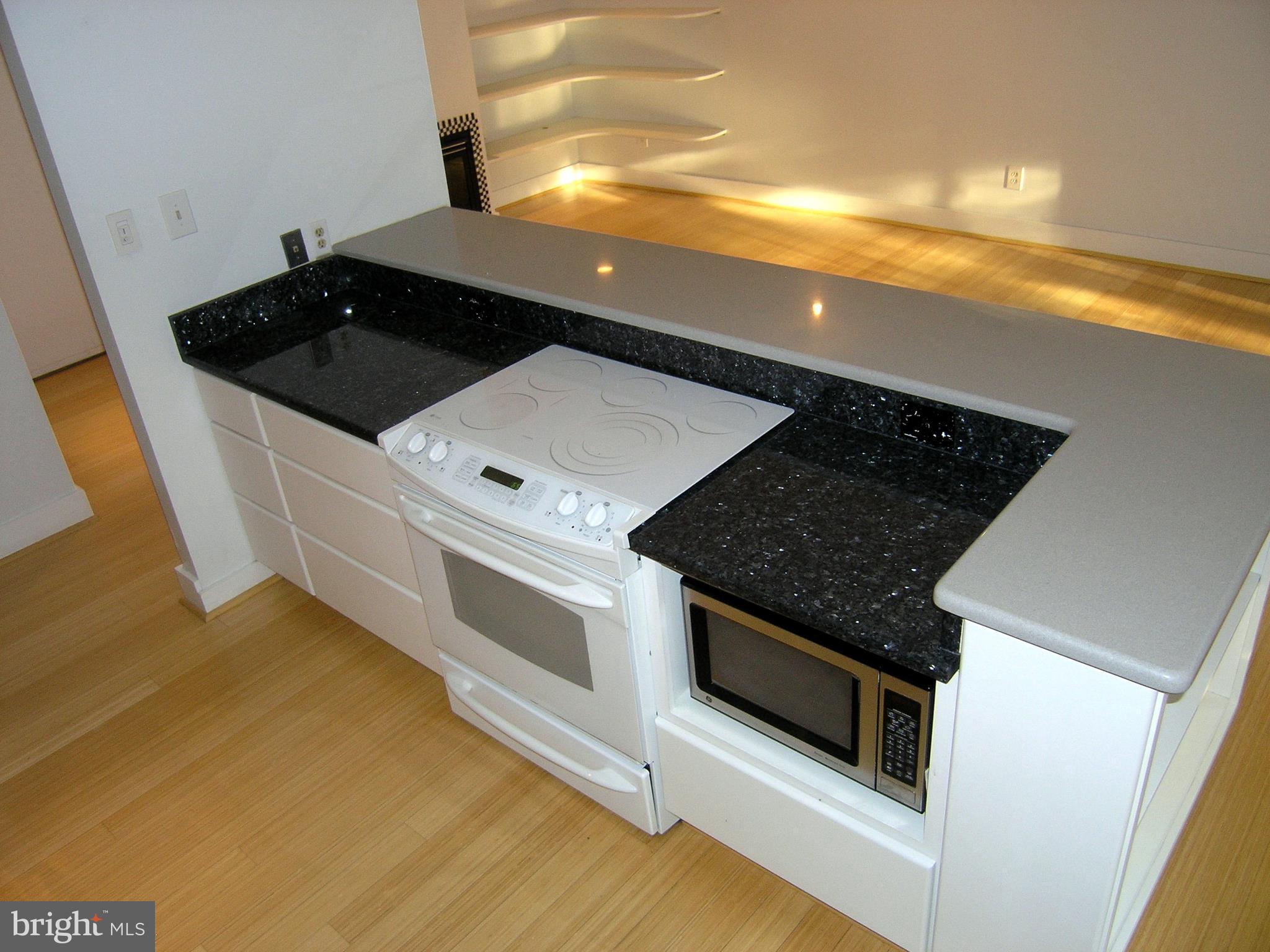 11302 Gatesborough Lane Reston, VA 20191 - Photo 10 of 30 a close view of stove top oven