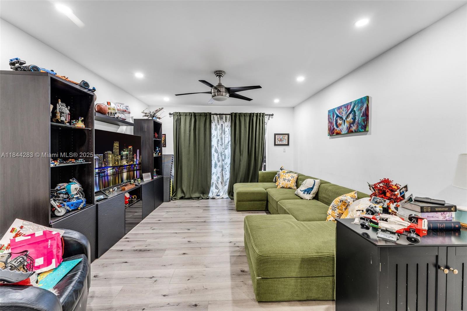 11466 Southwest 109th Road, Unit 42W Miami, FL 33176 - Photo 3 of 23 Gallery Image 3