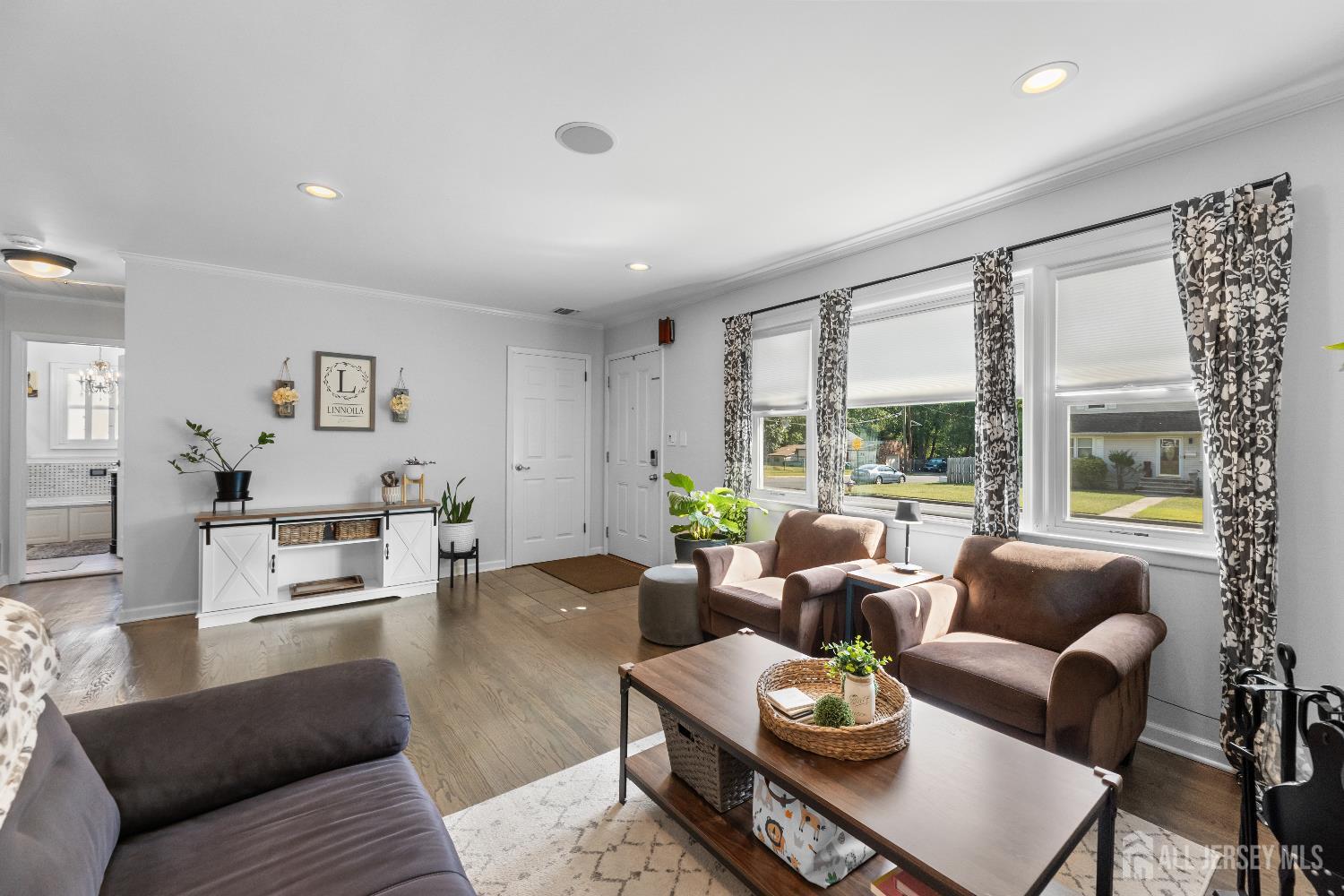 116 Player Avenue Edison, NJ 08817 - Photo 6 of 40 a living room with furniture and a large window