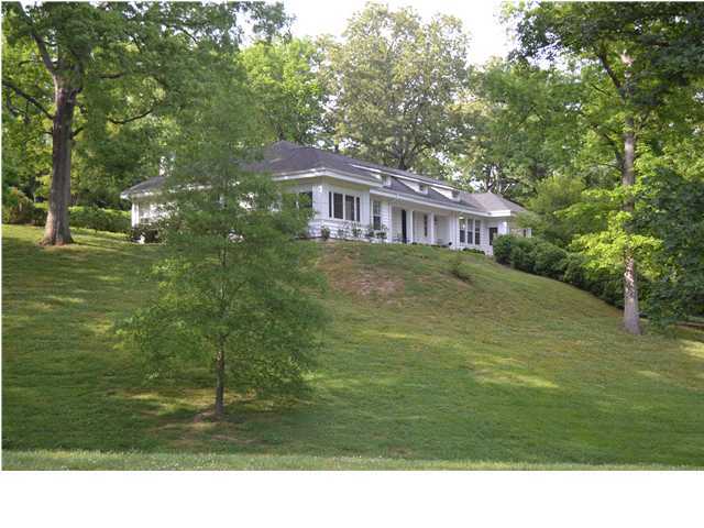 1525 Riverview Road Chattanooga, TN 37405 - Photo 1 of 33 Primary Photo