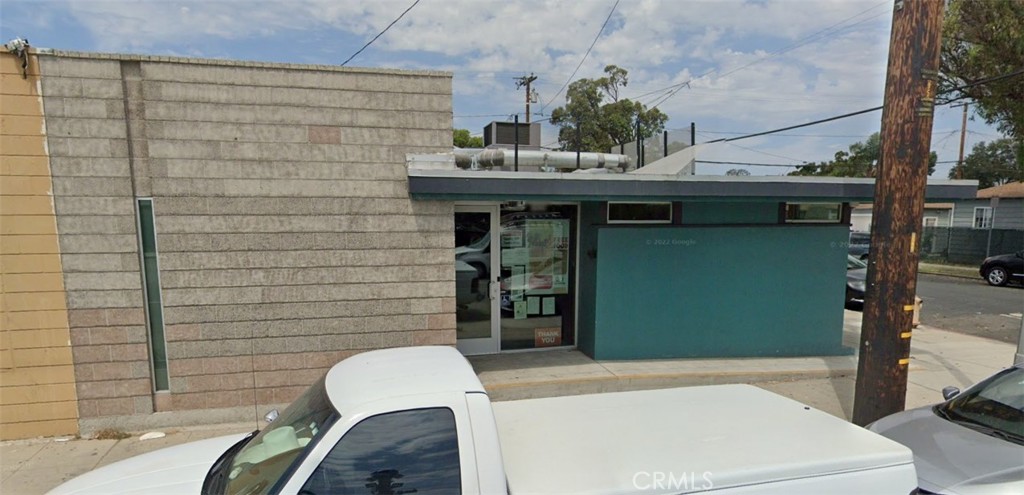 5959 Cherry Avenue Long Beach, CA 90805 - Photo 4 of 11 a bathroom with a sink and a mirror