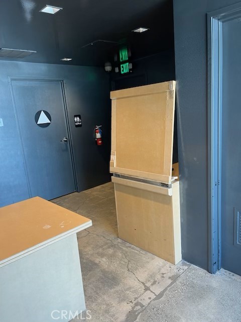 5959 Cherry Avenue Long Beach, CA 90805 - Photo 9 of 11 a view of an empty room