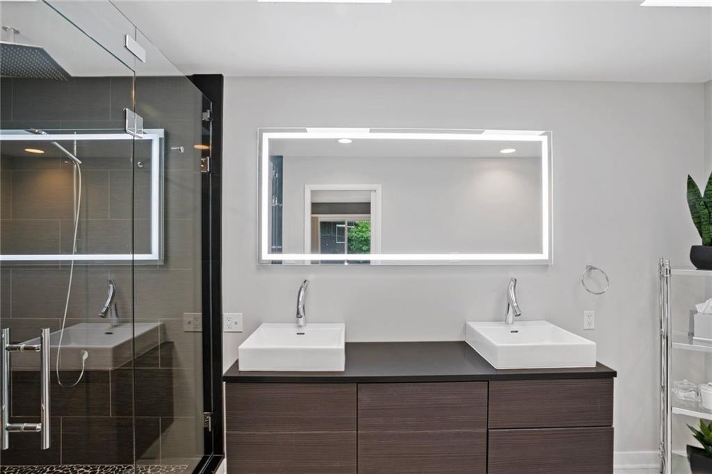 989 Braddock Road Pittsburgh, PA 15221 - Photo 23 of 50 a bathroom with a sink and a mirror