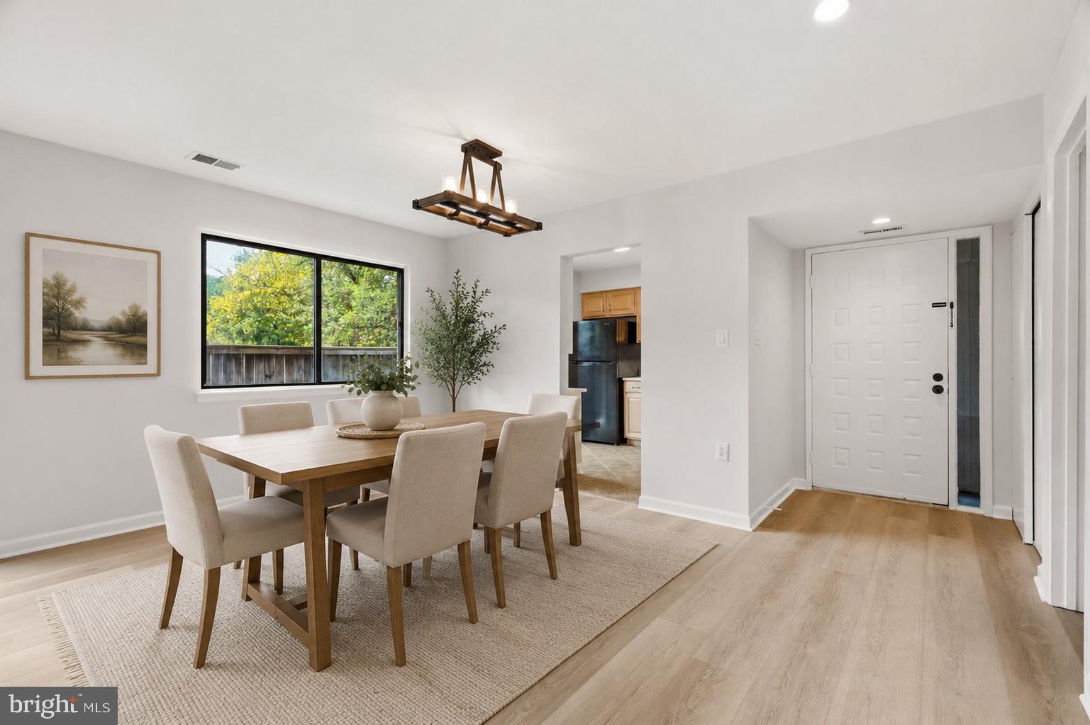 10901 Trotting Ridge Way, Unit 92 Columbia, MD 21044 - Photo 3 of 37 Bright and inviting dining space.