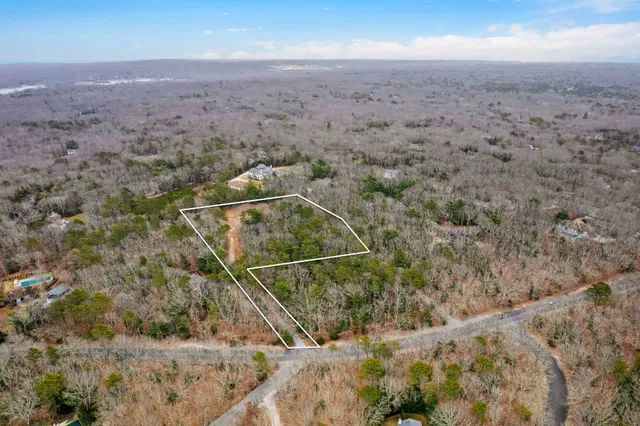 $1,850,000 | 540 Hands Creek Road, East Hampton, NY 11937