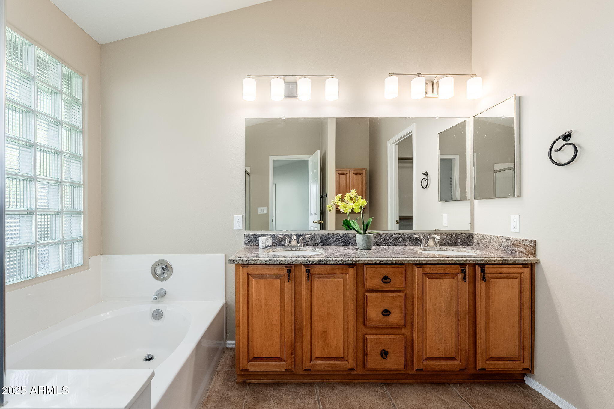 4154 East Rockledge Road Phoenix, AZ 85044 - Photo 14 of 41 a bathroom with a tub a double vanity sink and mirror