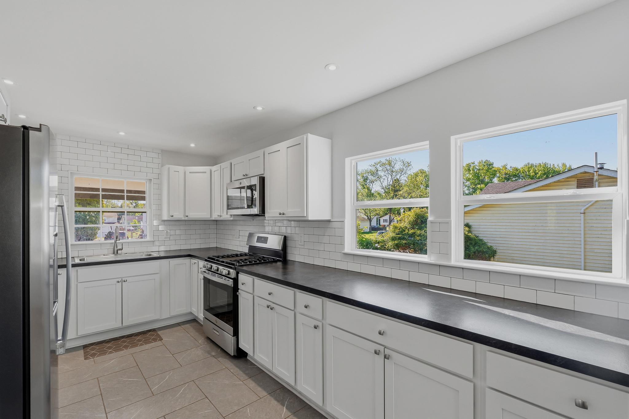 1021 Richfield Road Newark, DE 19713 - Photo 1 of 42 Stylish cabinets, countertops and backsplash!