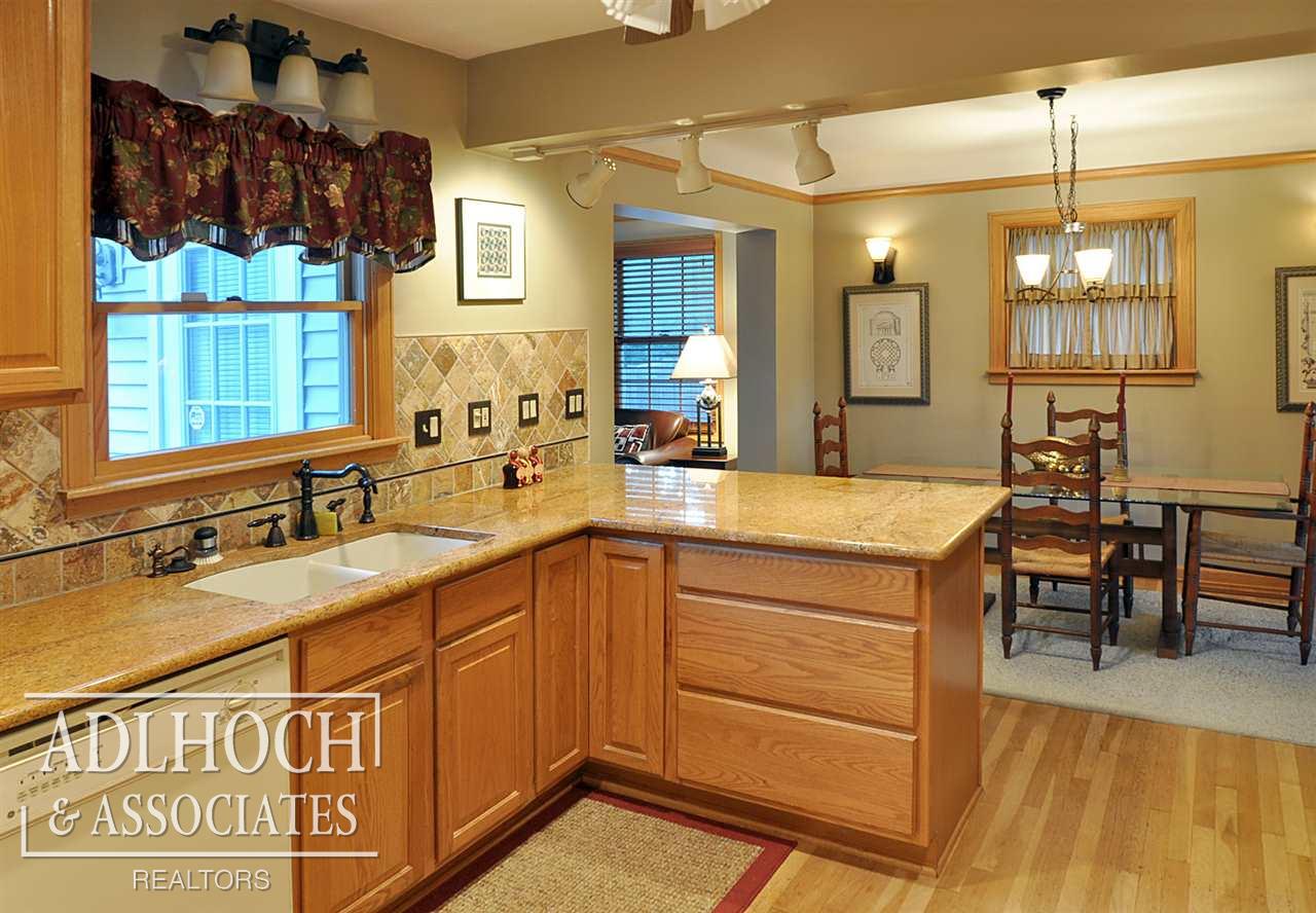 1015 Nottingham Road Grosse Pointe, MI 48230 - Photo 5 of 17 31327498-4.JPG