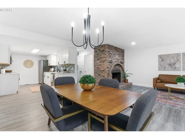 $325,000 | 512 Southwest Eastman Parkway, Gresham, OR 97080