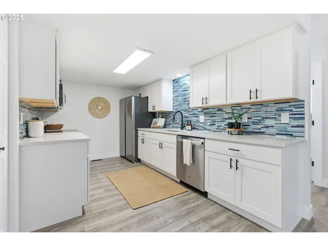 $325,000 | 512 Southwest Eastman Parkway, Gresham, OR 97080