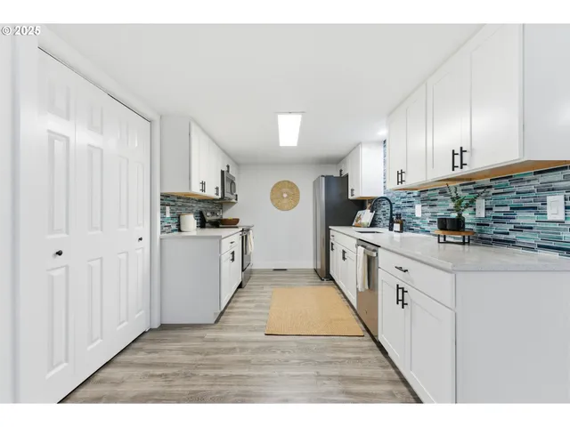 $325,000 | 512 Southwest Eastman Parkway, Gresham, OR 97080