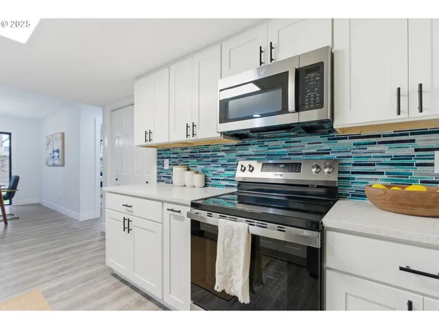 $325,000 | 512 Southwest Eastman Parkway, Gresham, OR 97080