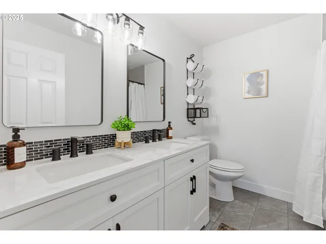 $325,000 | 512 Southwest Eastman Parkway, Gresham, OR 97080