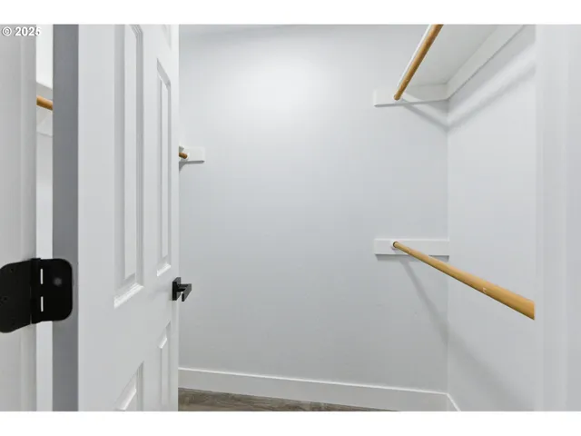 $325,000 | 512 Southwest Eastman Parkway, Gresham, OR 97080