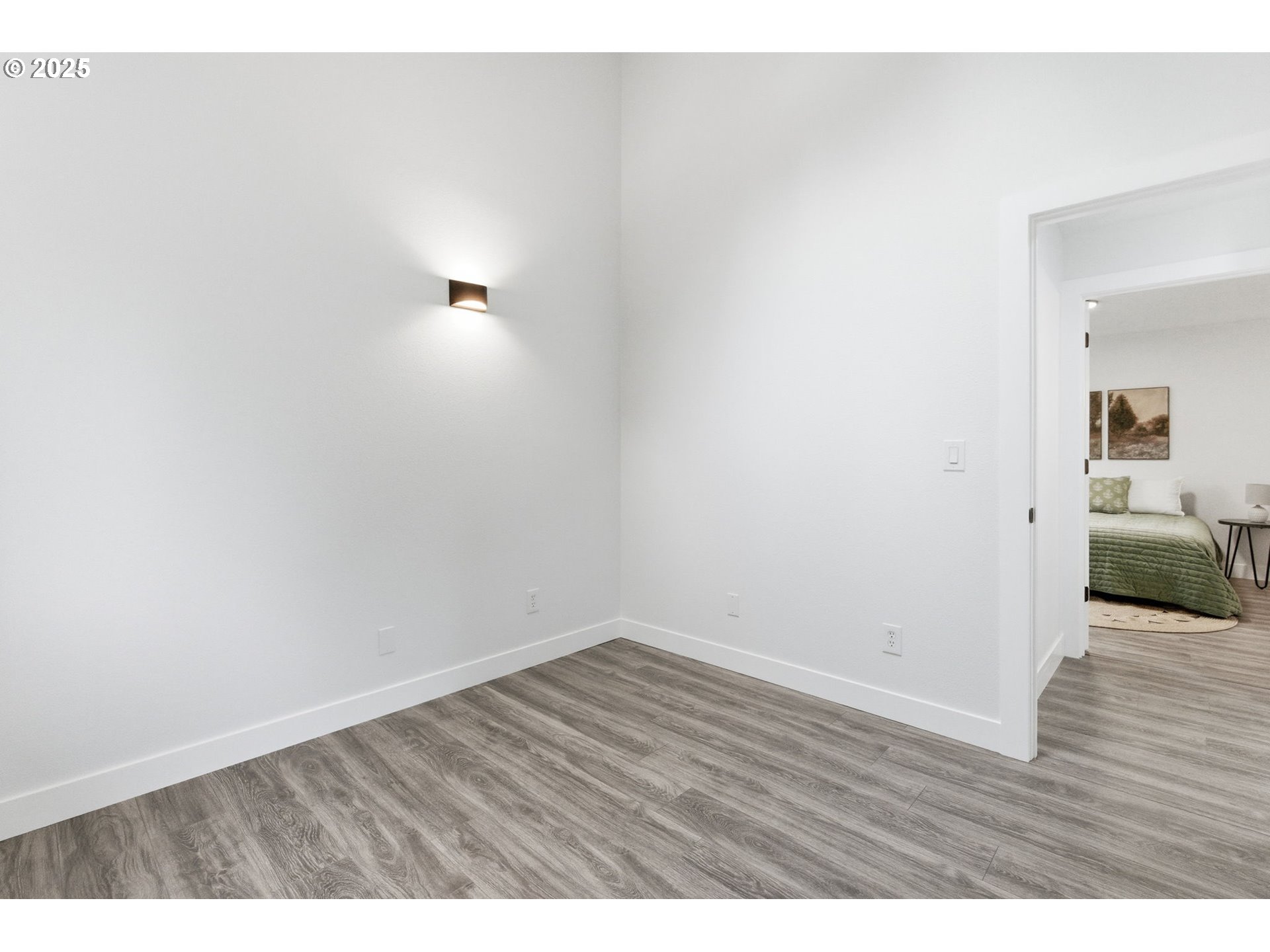 512 Southwest Eastman Parkway Gresham, OR 97080 - Photo 27 of 39 a view of an empty room
