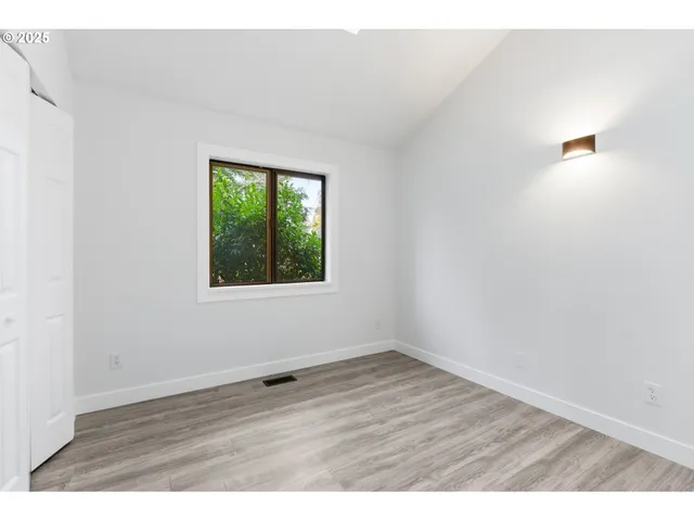 $325,000 | 512 Southwest Eastman Parkway, Gresham, OR 97080