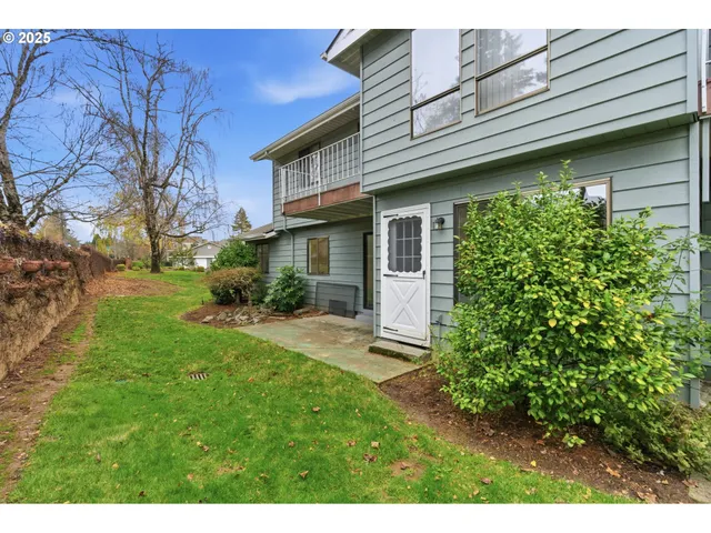 $325,000 | 512 Southwest Eastman Parkway, Gresham, OR 97080