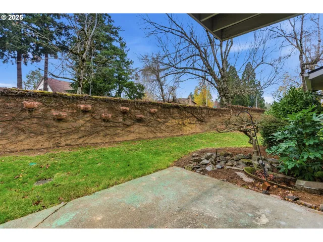 $325,000 | 512 Southwest Eastman Parkway, Gresham, OR 97080