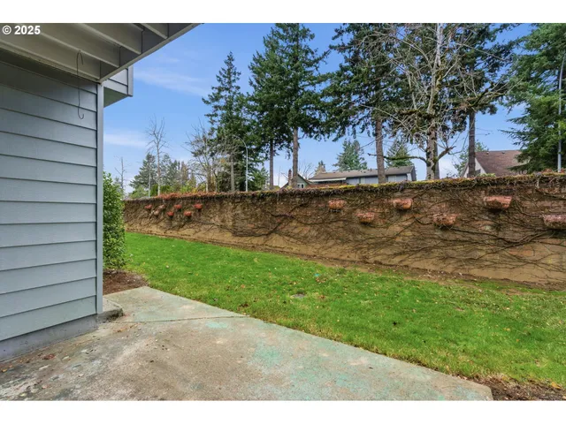$325,000 | 512 Southwest Eastman Parkway, Gresham, OR 97080