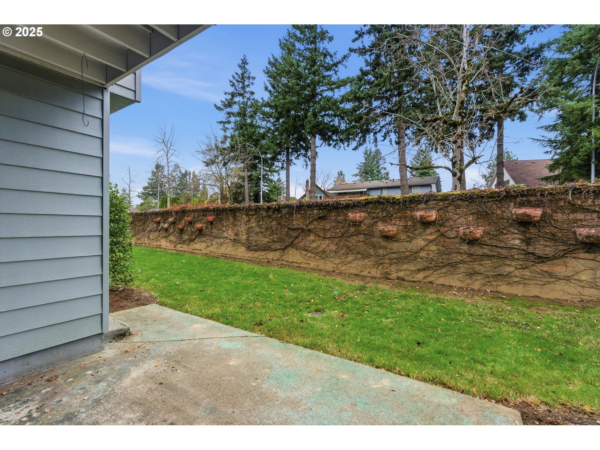 512 Southwest Eastman Parkway Gresham, OR 97080 - Photo 33 of 39 a view of outdoor space and yard