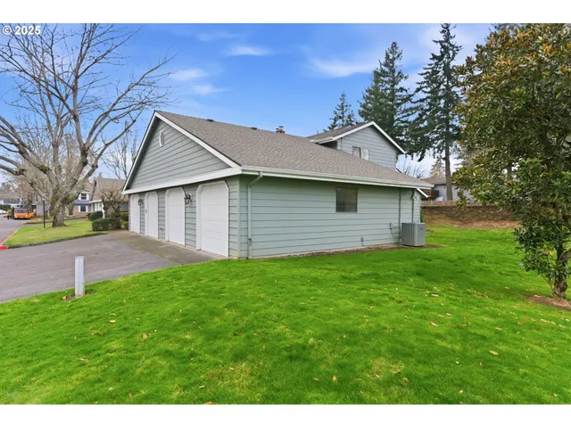 $325,000 | 512 Southwest Eastman Parkway, Gresham, OR 97080