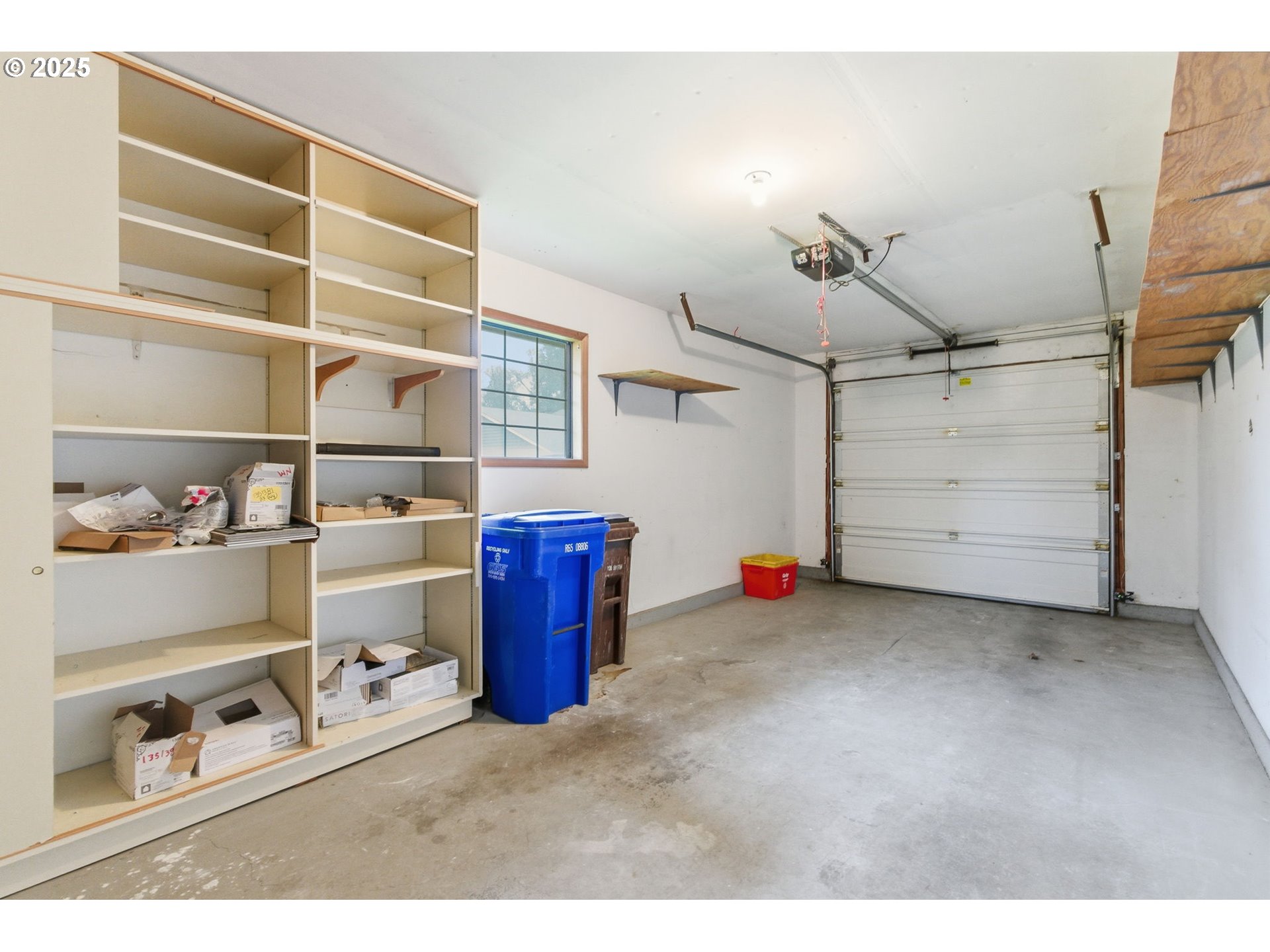 512 Southwest Eastman Parkway Gresham, OR 97080 - Photo 35 of 39 a utility room with dryer and washer