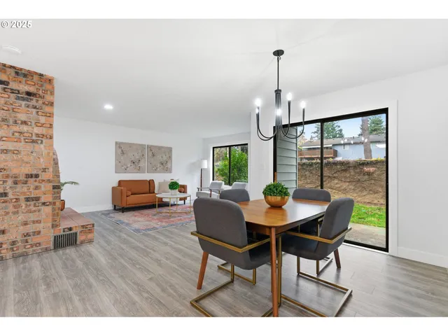 $325,000 | 512 Southwest Eastman Parkway, Gresham, OR 97080