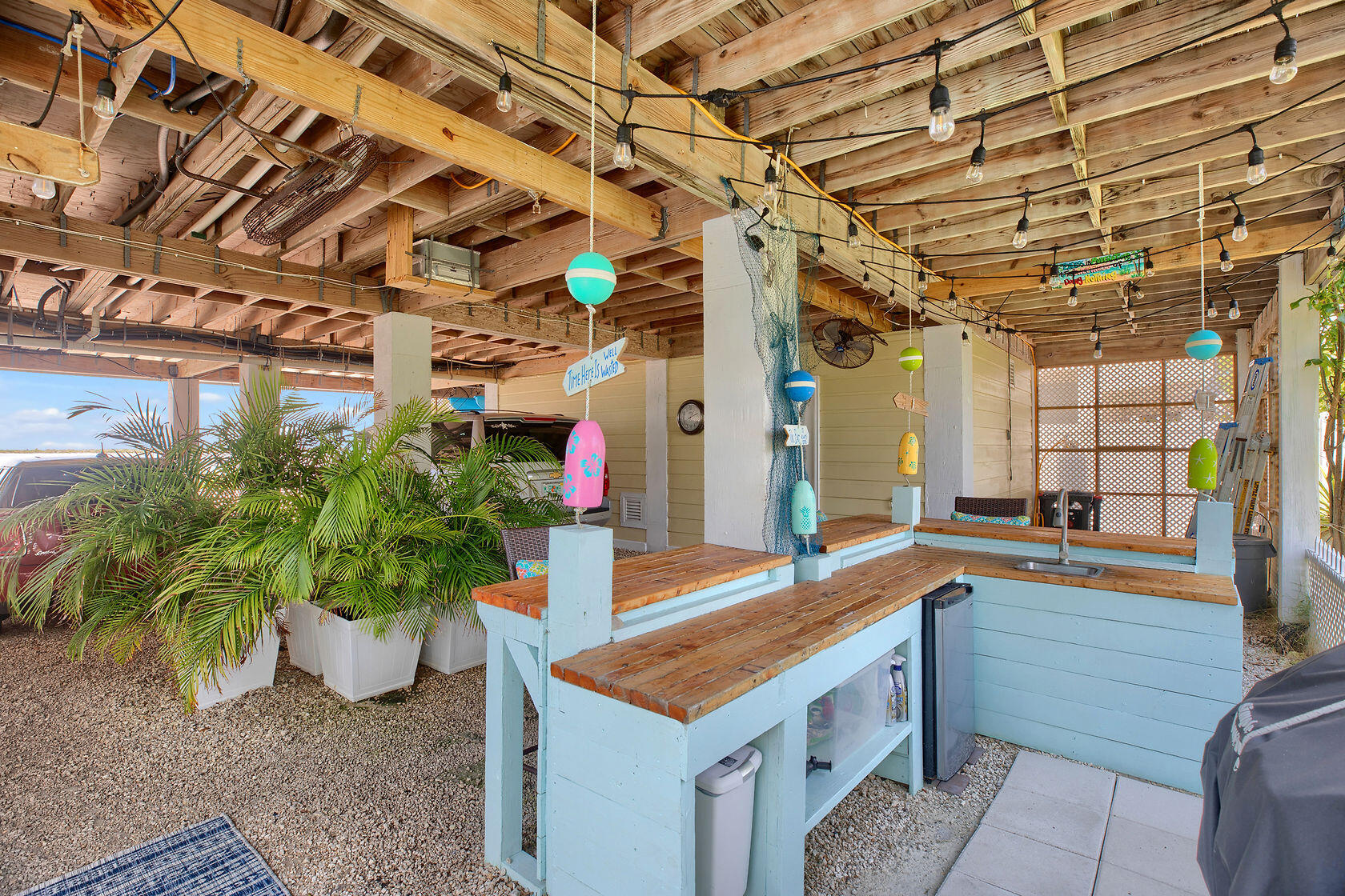 553 Indies Road Summerland Key, FL 33042 - Photo 19 of 64 Covered Bar with Sink