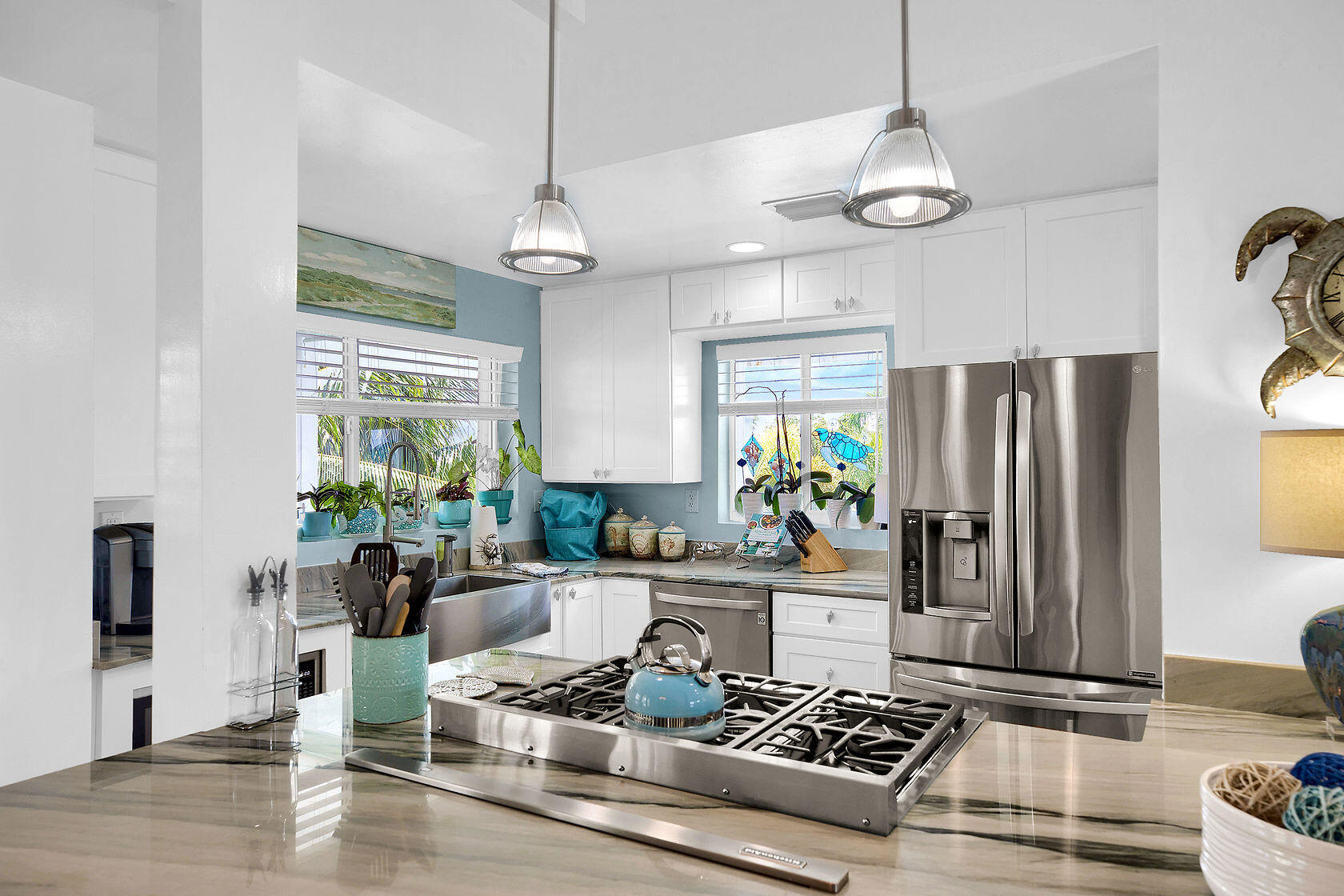 553 Indies Road Summerland Key, FL 33042 - Photo 32 of 64 Beautiful Modern Kitchen