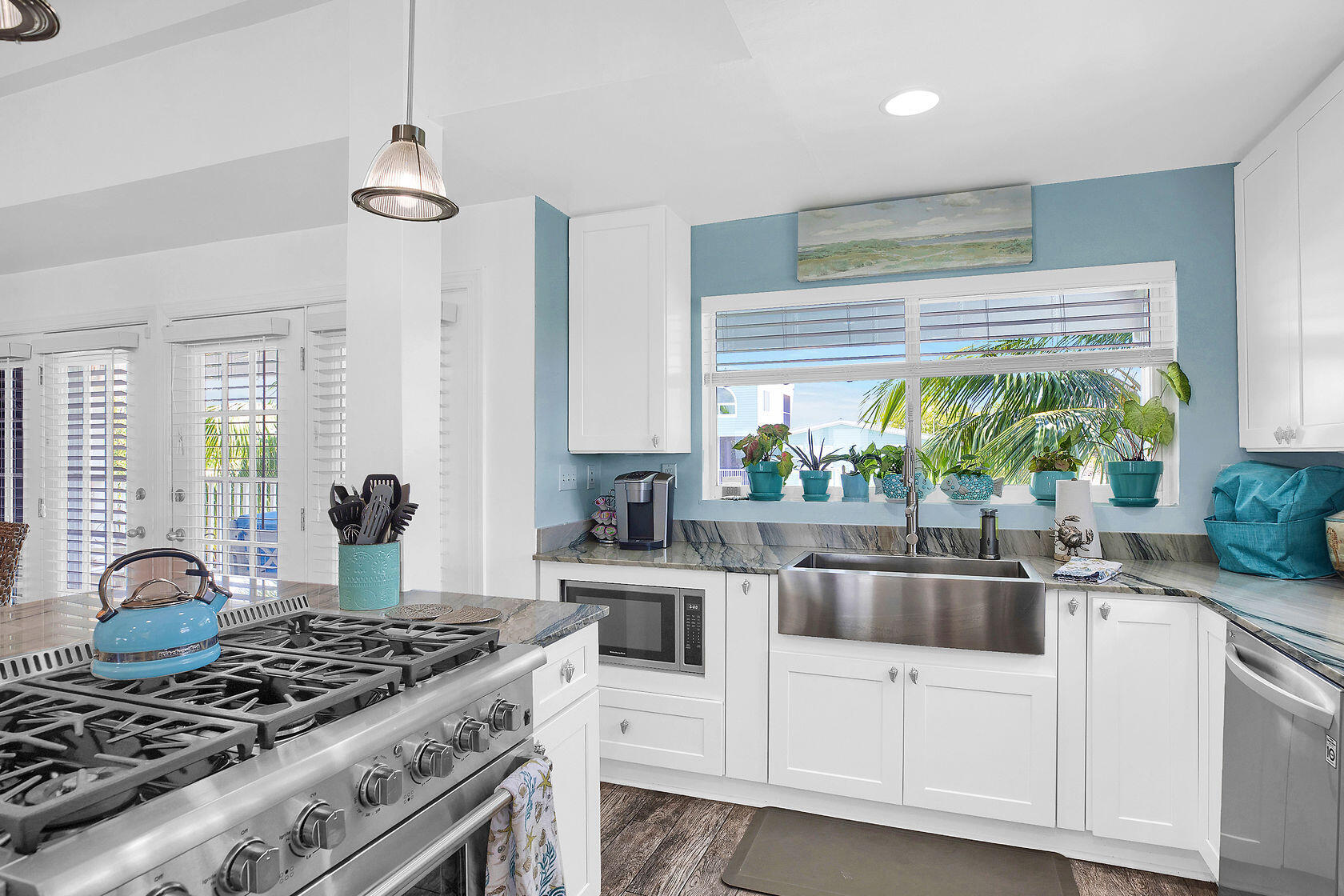 553 Indies Road Summerland Key, FL 33042 - Photo 9 of 64 Modern Coastal Kitchen with Gas Range