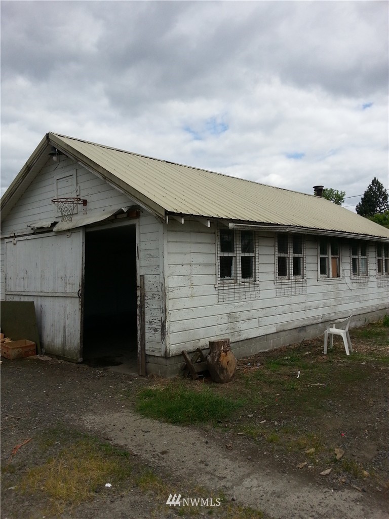 863 Southwest 20th Street Chehalis, WA 98532 - Photo 2 of 9