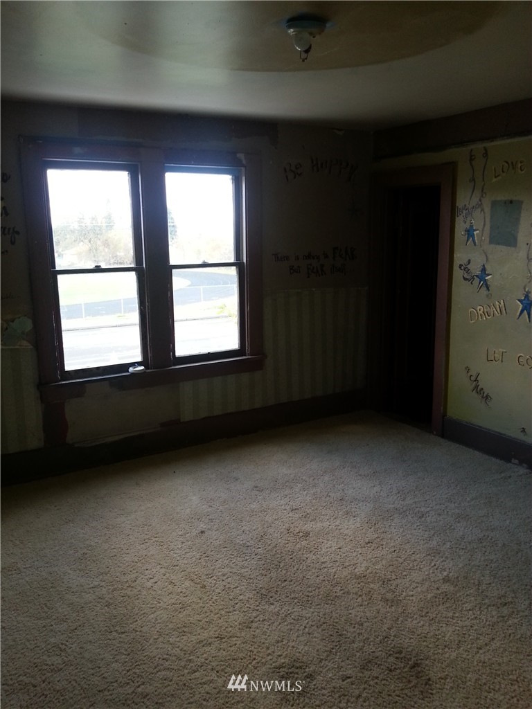 863 Southwest 20th Street Chehalis, WA 98532 - Photo 7 of 9