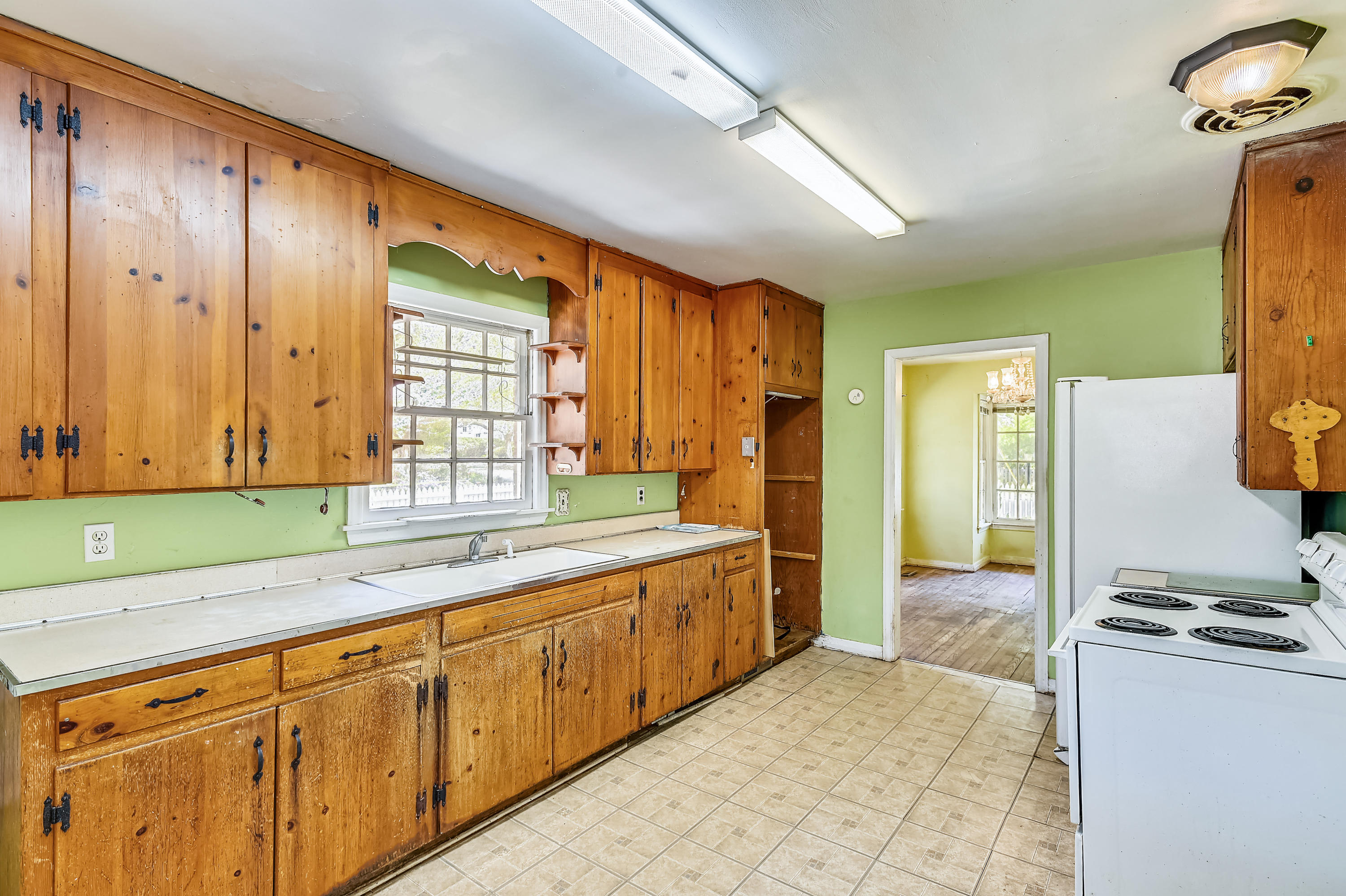 701 Pitt Street Mount Pleasant, SC 29464 - Photo 9 of 20 Kitchen