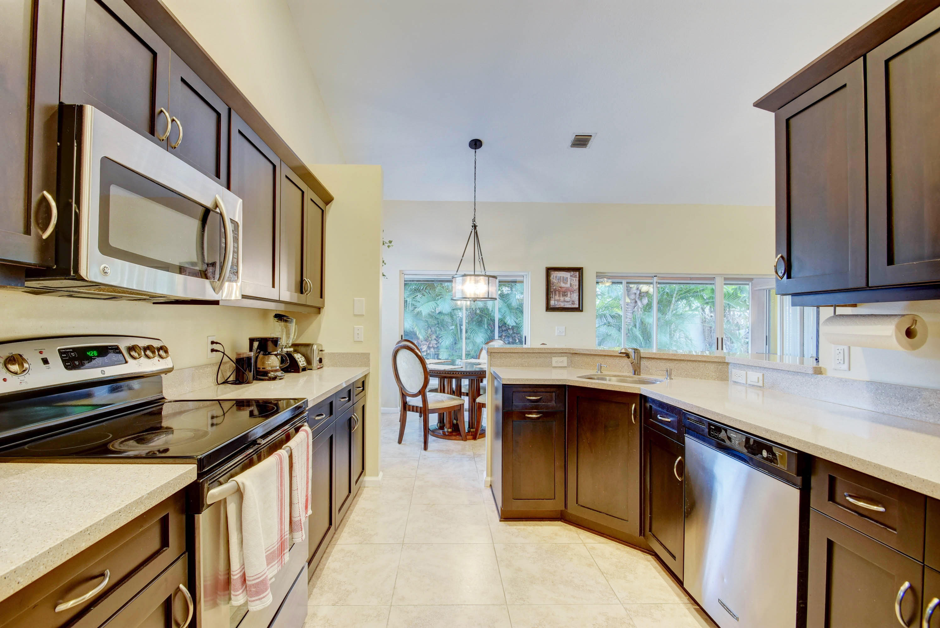 3740 Riverside Way Delray Beach, FL 33445 - Photo 9 of 28 1 of 51.jpg (12 of 31)