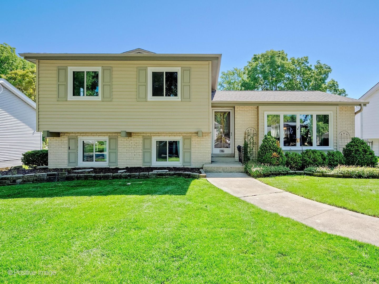 637 North Ellsworth Avenue Addison, IL 60101 - Photo 2 of 26