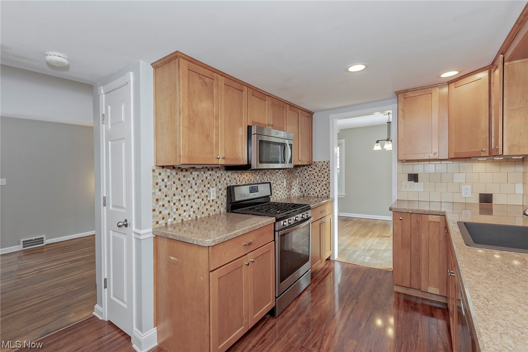5288 Spencer Road Lyndhurst, OH 44124 - Photo 10 of 32