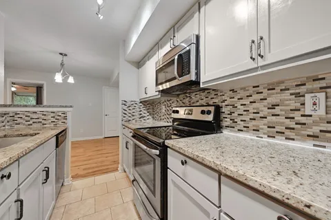 $1,550 | 3204 Menchaca Road, Unit 615, Austin, TX 78704