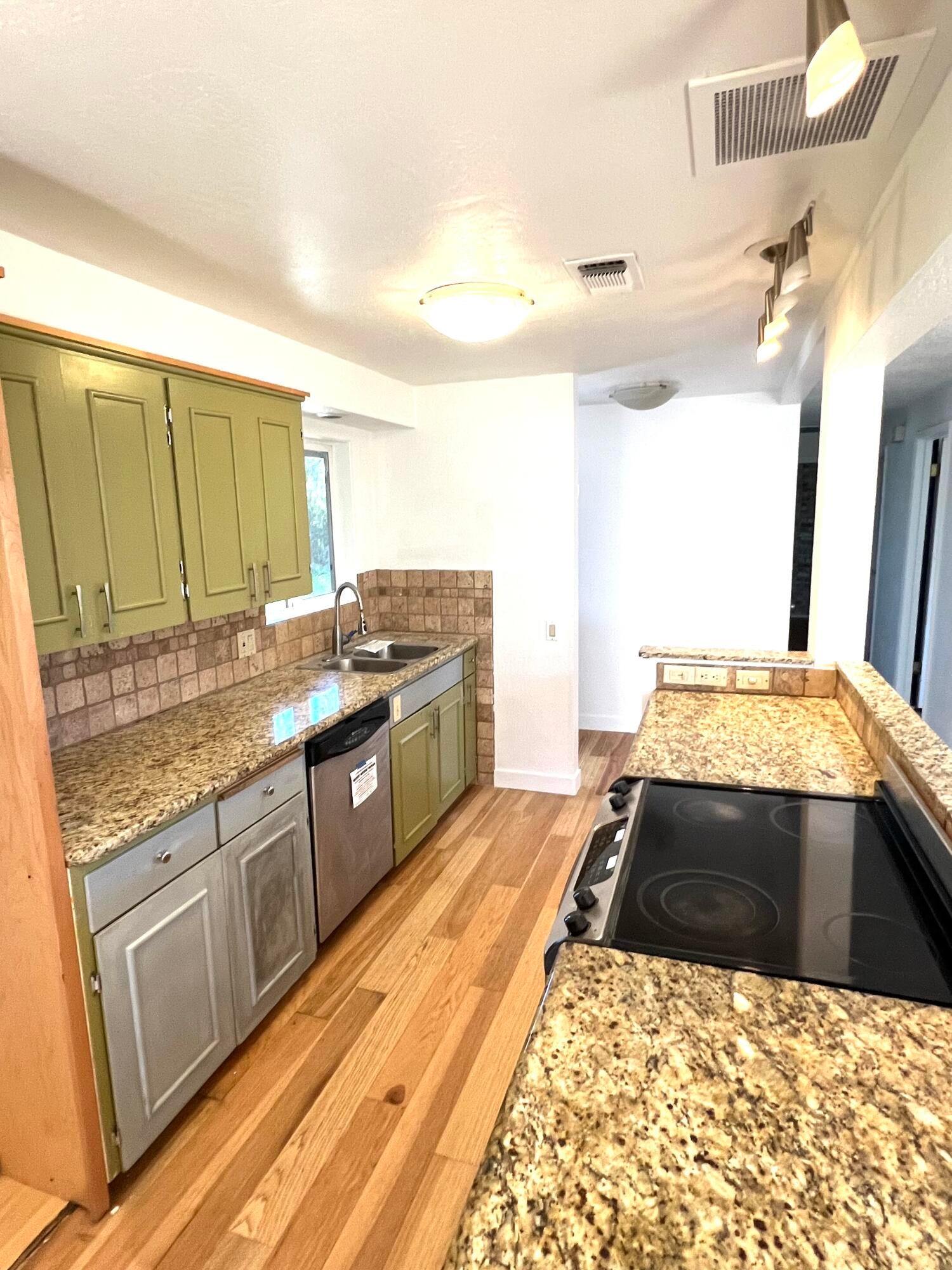 1901 Crestbrook Road Medford, OR 97504 - Photo 6 of 16 Kitchen 2