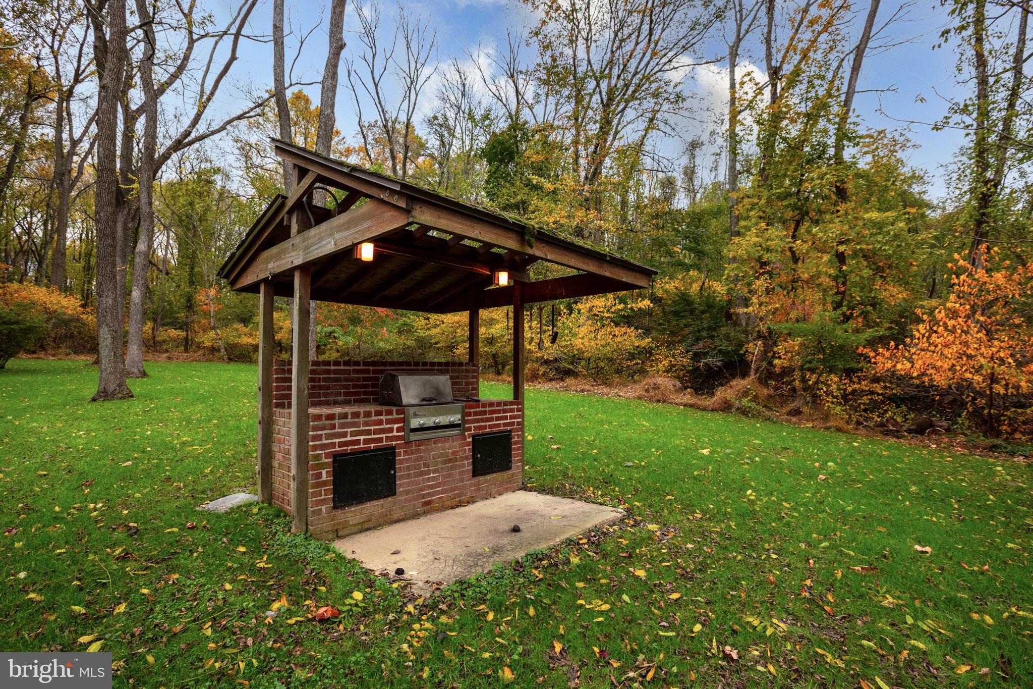 998 Broad Run Road West Chester, PA 19380 - Photo 22 of 71 Free Standing Barbeque