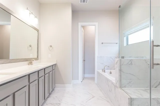 $3,200 | 5836 East Post Oak Lane, Houston, TX 77055