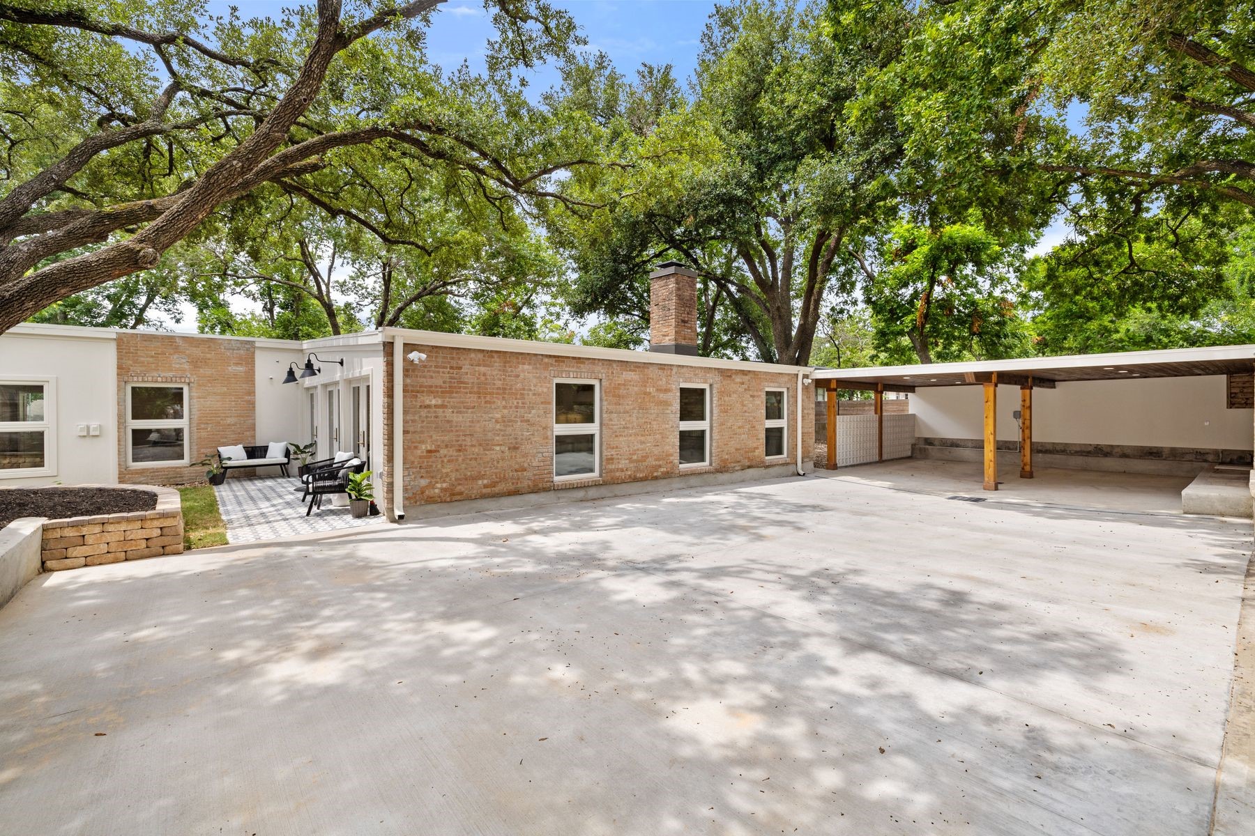 1503 East 15th Street Georgetown, TX 78626 - Photo 36 of 40 a view of a backyard with a large tree