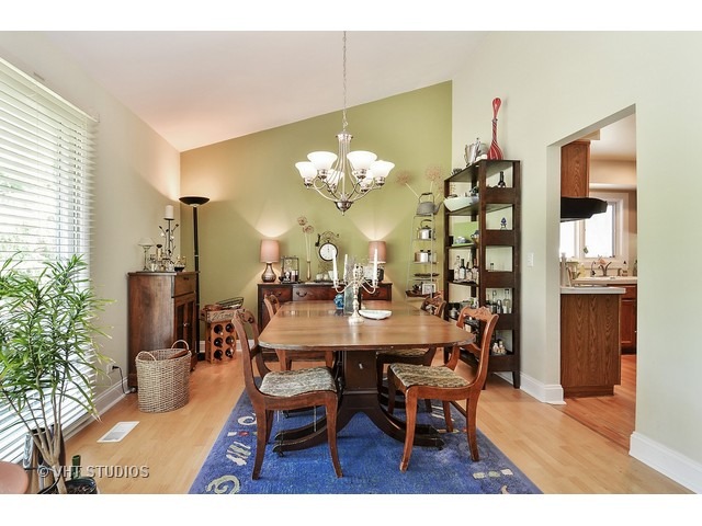 1912 Clover Road Northbrook, IL 60062 - Photo 11 of 25