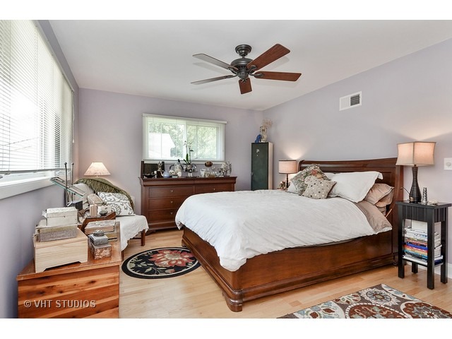 1912 Clover Road Northbrook, IL 60062 - Photo 15 of 25